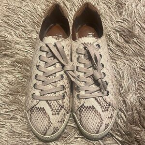 𝅺FRANCO Sarto Snakeskin‎ Print Fashion Sneakers Woman’s 9